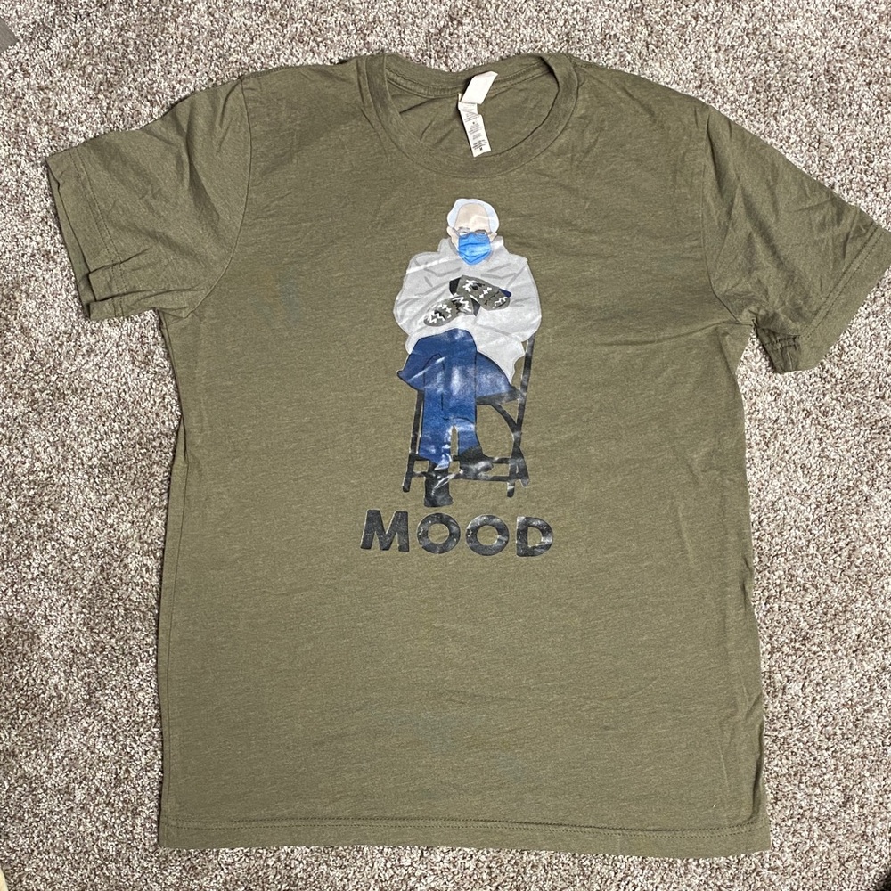 Olive Graphic T-Shirt Bernie sanders medium